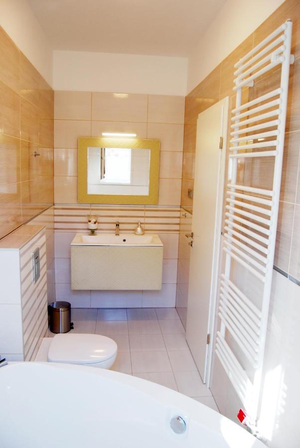 Luxurious Apartment With Balconies In Downtown Bp بودابست المظهر الخارجي الصورة